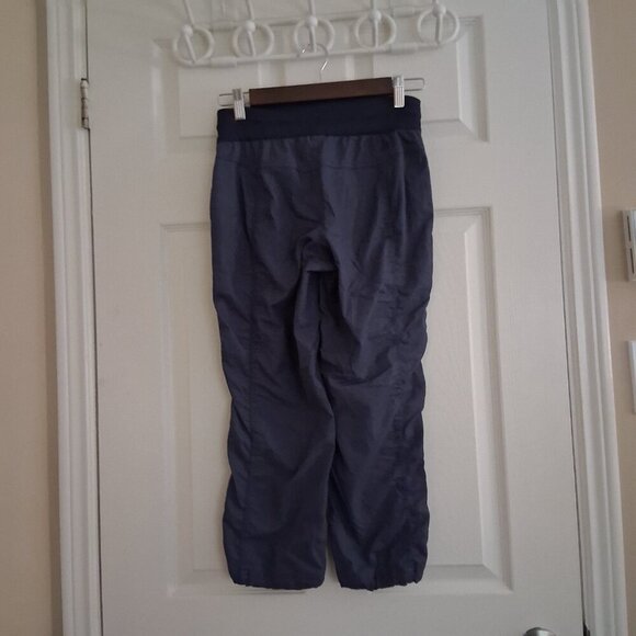 The North Face Women's Size XS Blue Aphrodite 2.0 Quick Dry Pull On Capri Pants - Picture 3 of 12